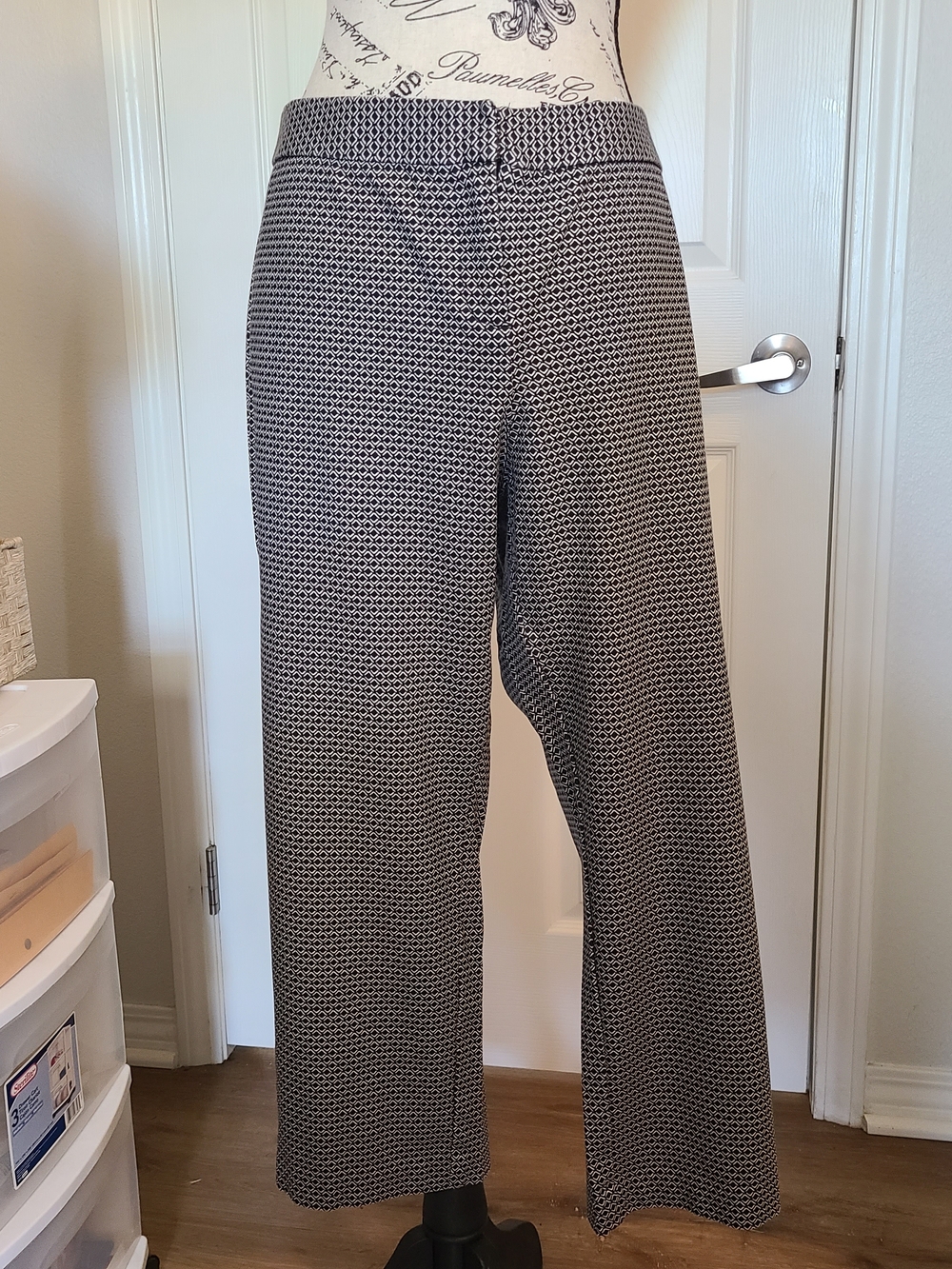 Amanda & Chelsea Black and White Geometric Wide-Leg Pants